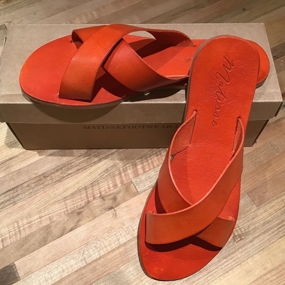 Matisse red leather cross strap flat Topa sandals. Size 8.
NWB - Picture 3 of 4